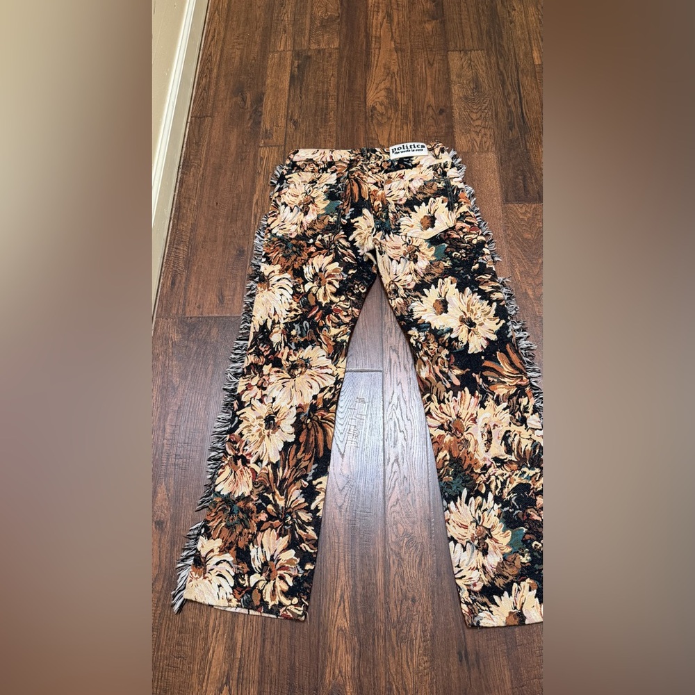 Floral tapestry Fringe men’s Pants in Beige & Black. - Picture 8 of 11